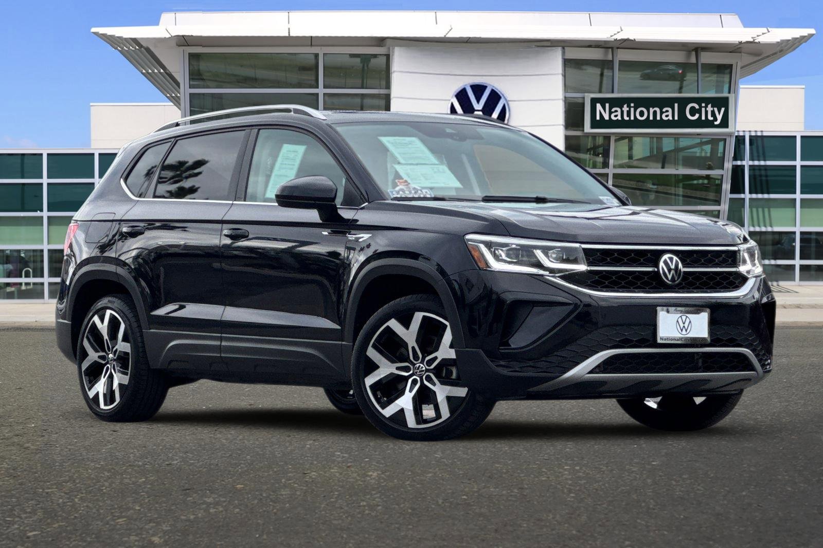 Certified 2022 Volkswagen Taos SEL w/ Panoramic Sunroof Package image 2