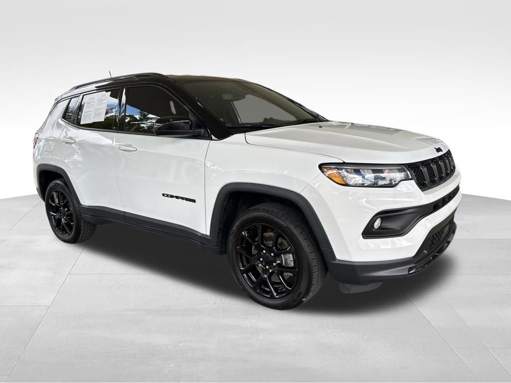 Used 2023 Jeep Compass Altitude image 2
