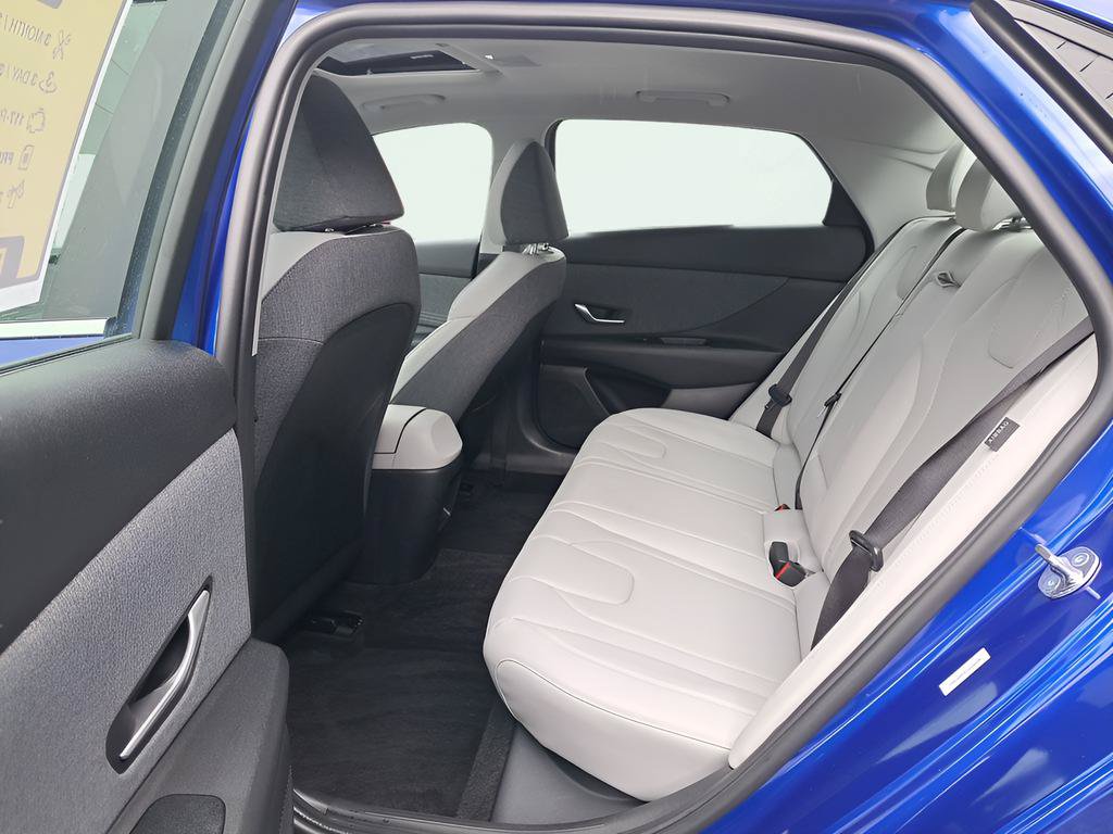 Used 2026 Hyundai Elantra Limited FWD image 12