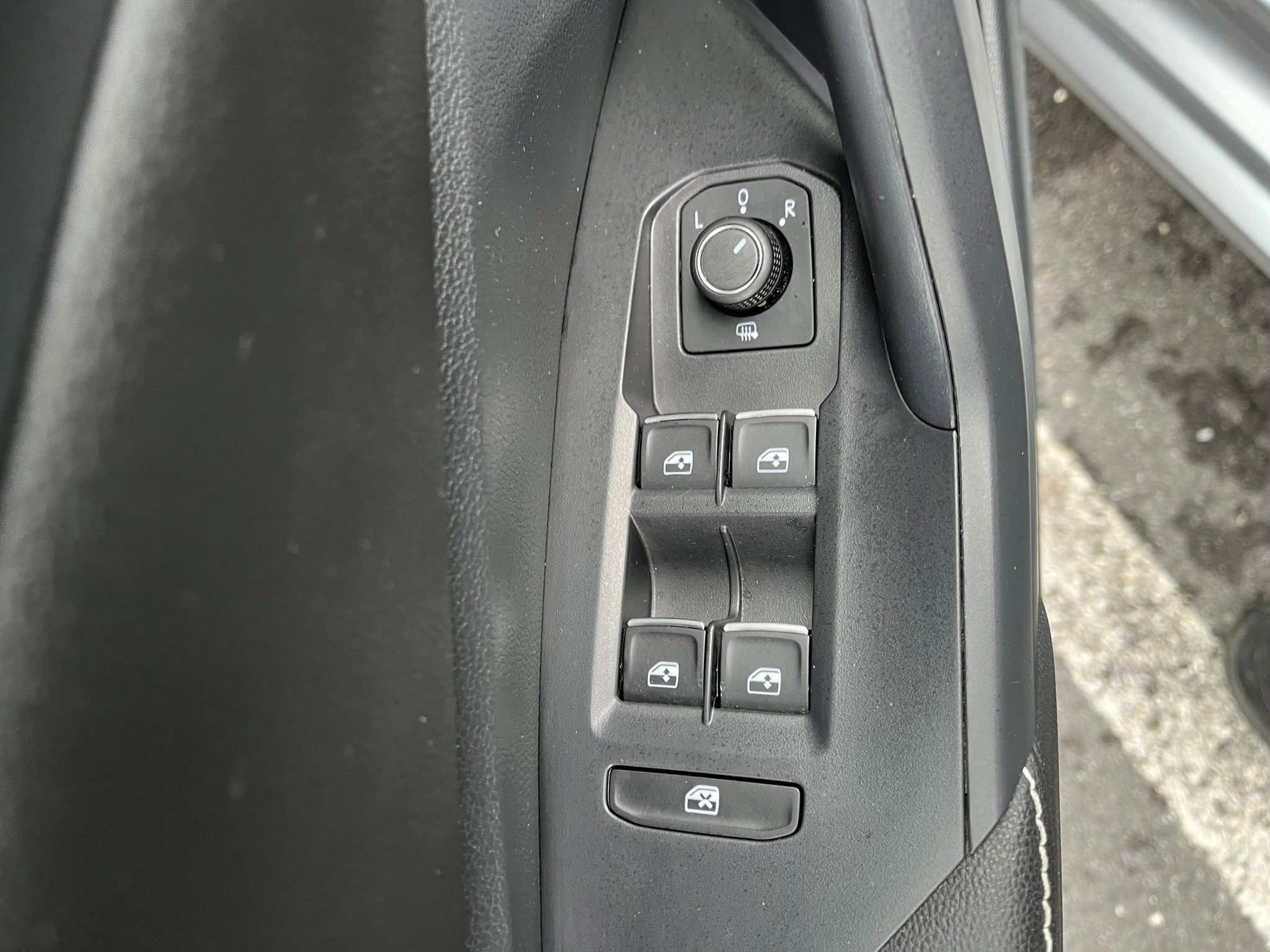 Used 2023 Volkswagen Jetta SE w/ Panoramic Sunroof Package image 17