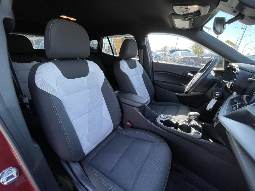 Used 2024 Chevrolet Trax RS image 28