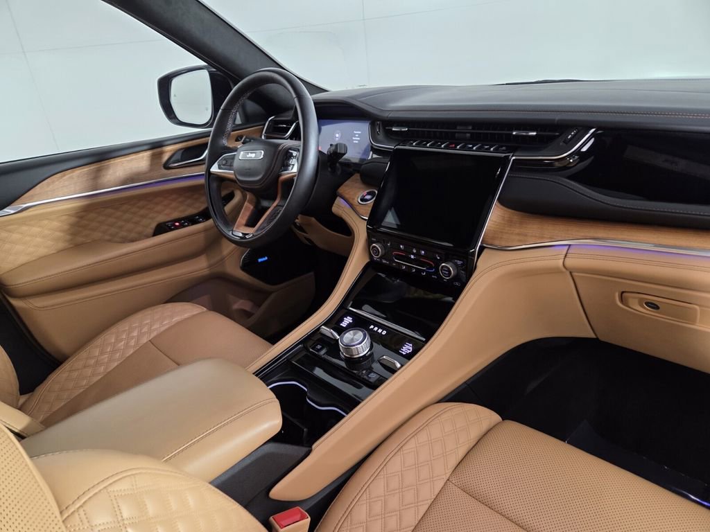 Certified 2025 Jeep Grand Cherokee L Summit AWD/4WD image 37