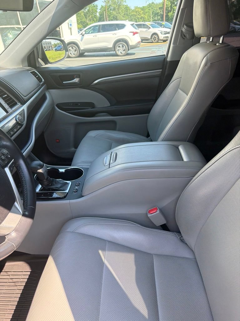 Used 2018 Toyota Highlander Limited AWD/4WD image 3