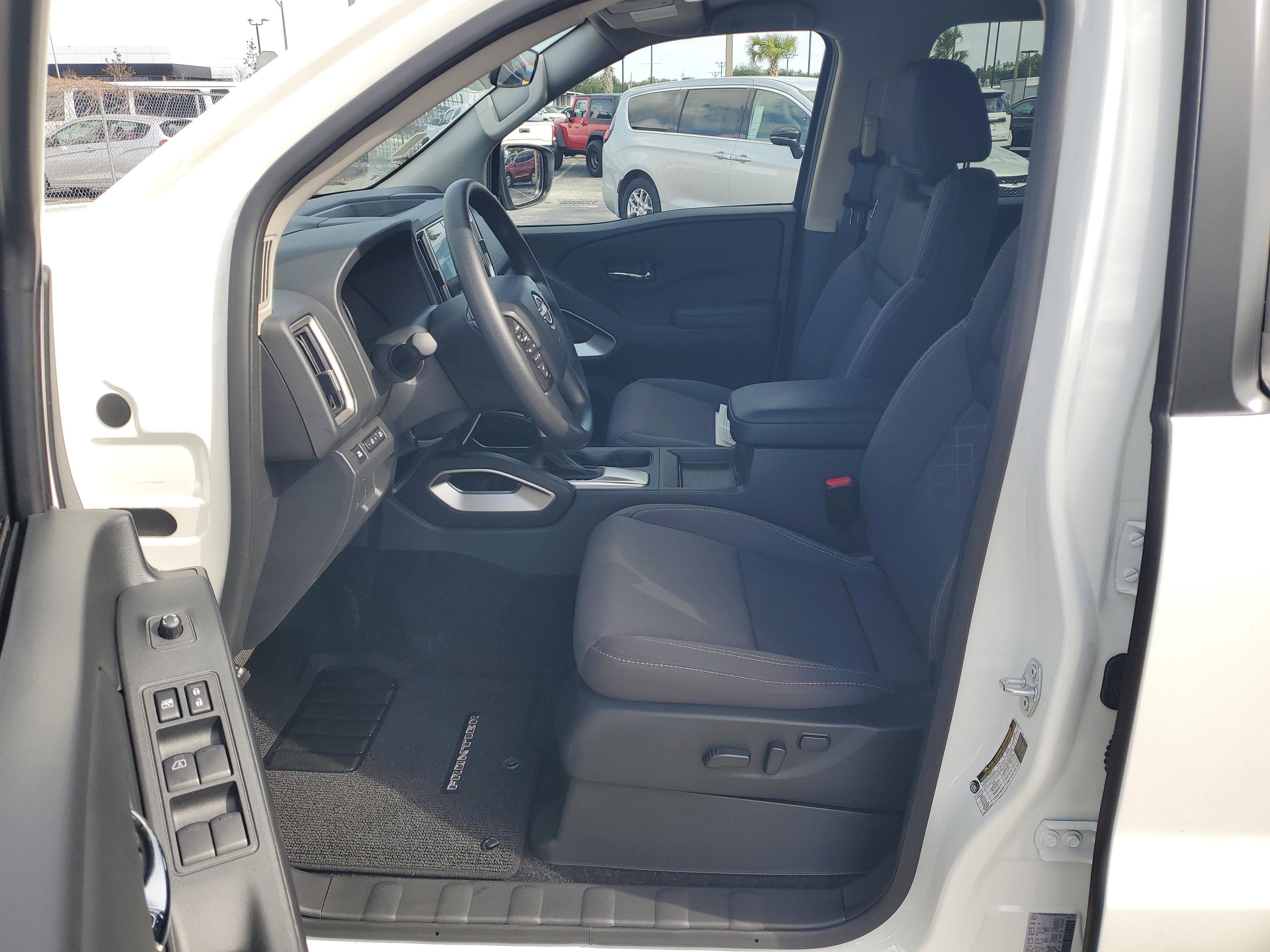 Certified 2025 Nissan Frontier SV image 12