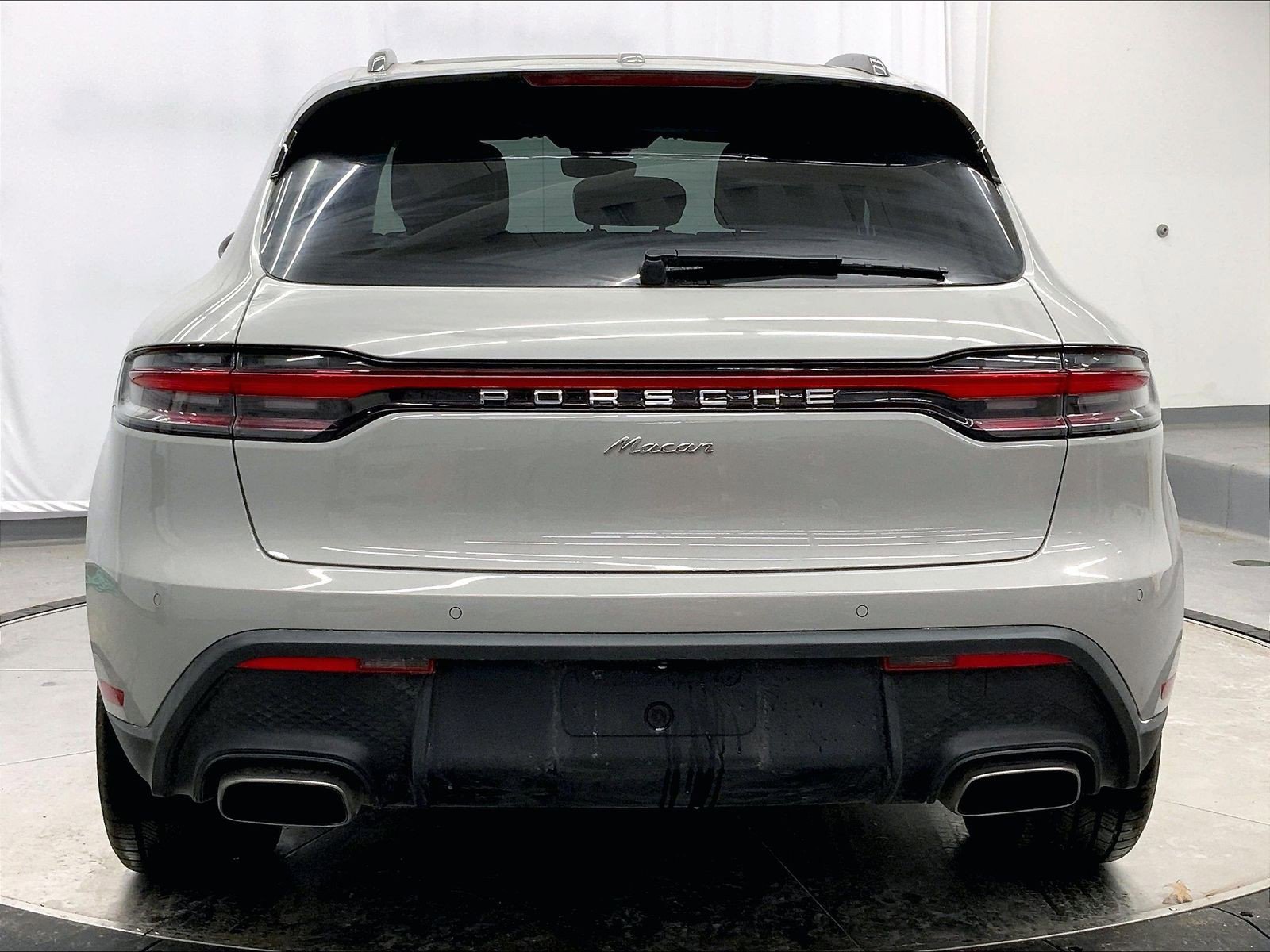 Certified 2025 Porsche Macan image 6