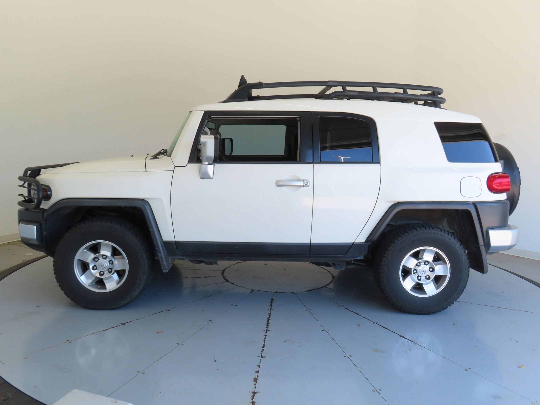 Used 2010 Toyota FJ Cruiser 4WD image 6