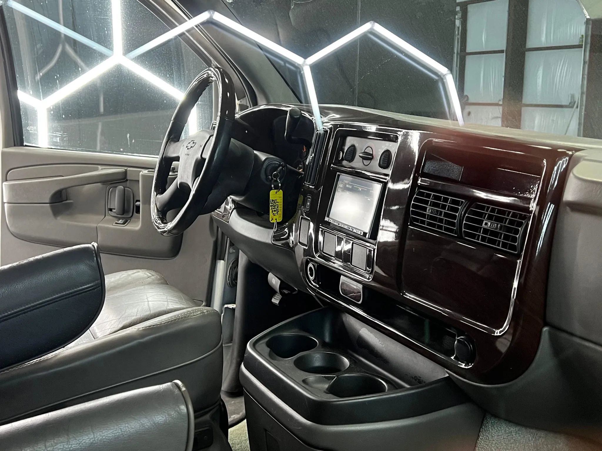 Used 2006 Chevrolet Express 1500 w/ Preferred Equipment Group image 36