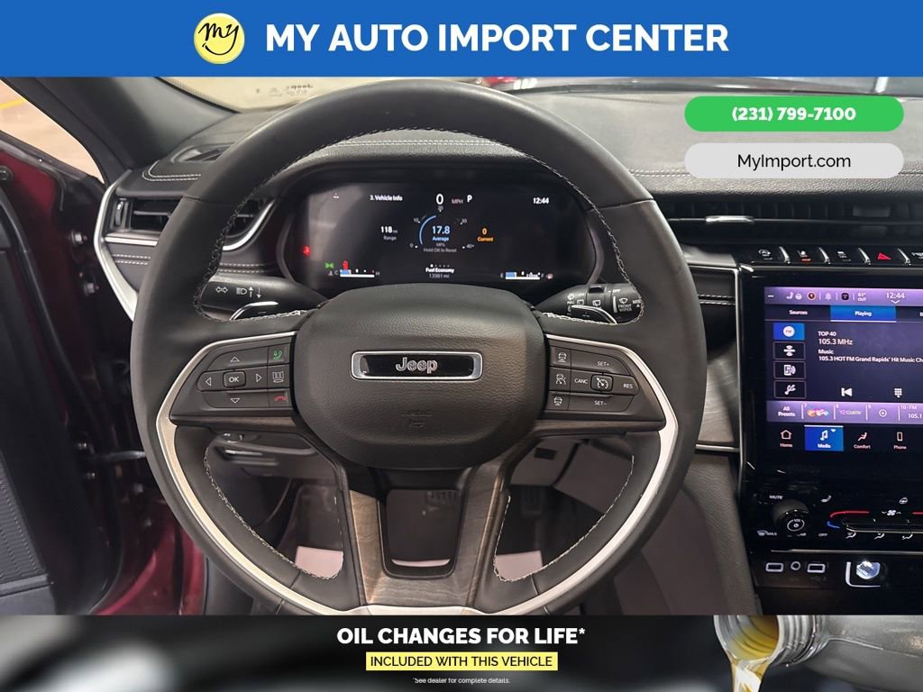 Used 2025 Jeep Grand Cherokee Limited w/ Black Appearance Package image 16