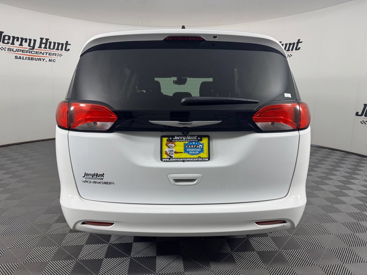Used 2023 Chrysler Voyager LX FWD image 7