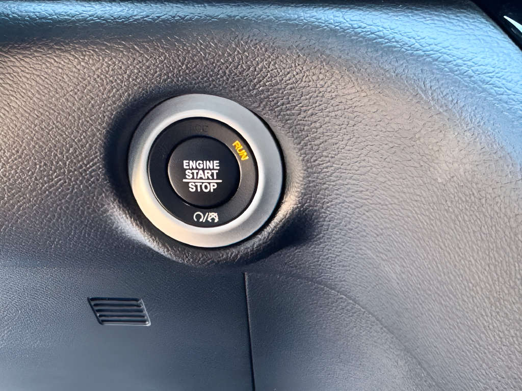 Used 2025 Chrysler Pacifica Select FWD image 20