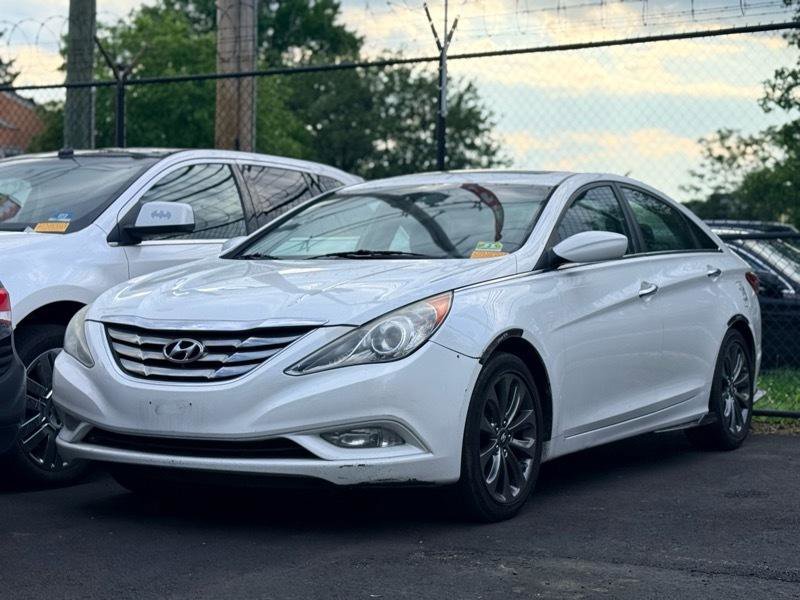 Used 2011 Hyundai Sonata SE w/ Navigation & Sunroof Pkg 4 FWD image 1