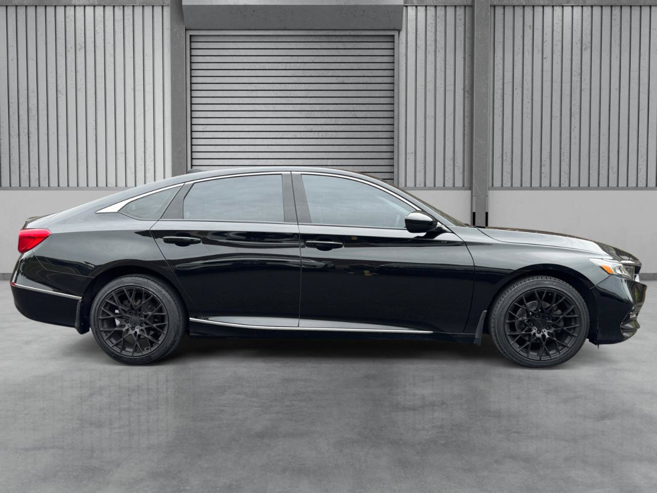 Used 2018 Honda Accord EX image 32