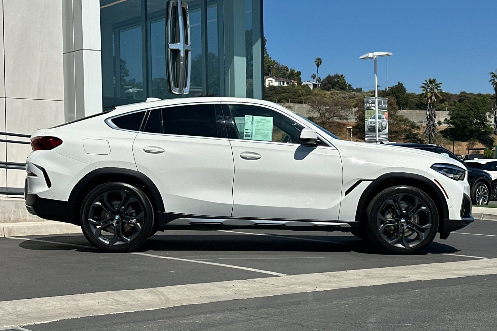 Used 2023 BMW X6 xDrive40i w/ Premium Package image 2