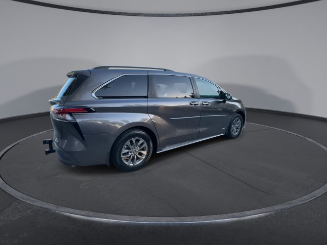 Used 2021 Toyota Sienna XLE FWD image 8