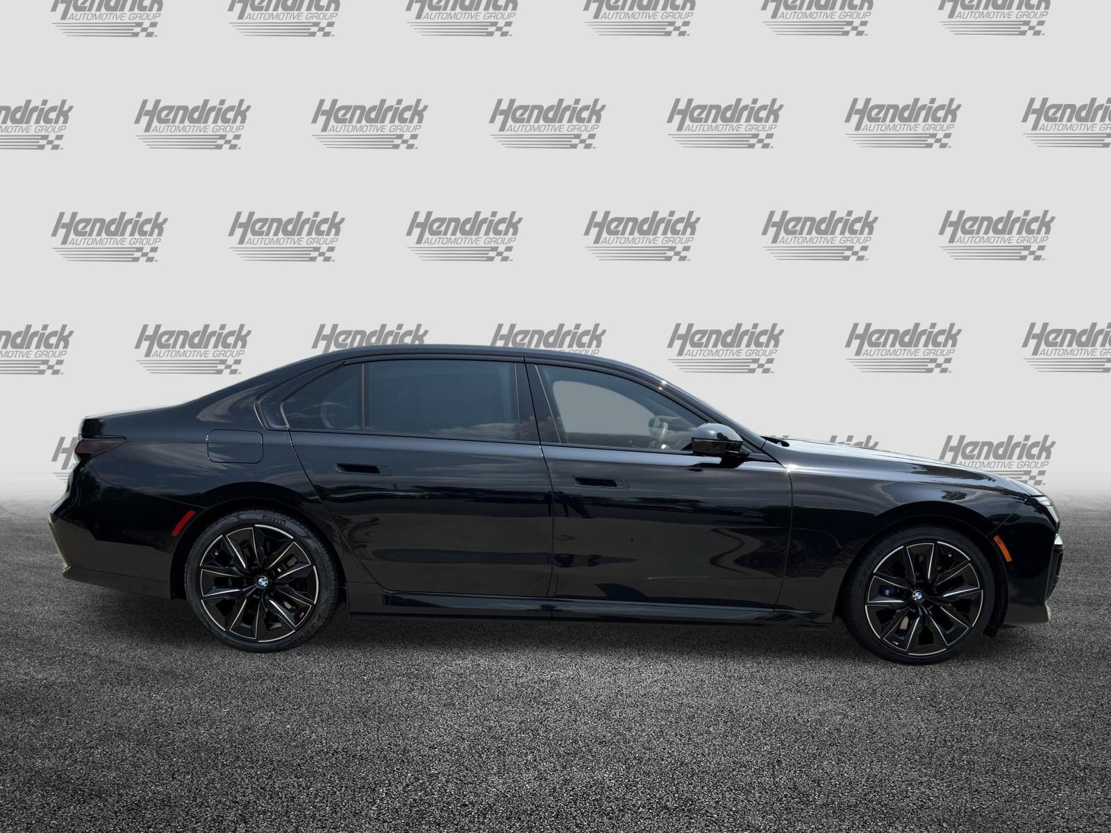 Used 2023 BMW i7 xDrive60 AWD/4WD image 11