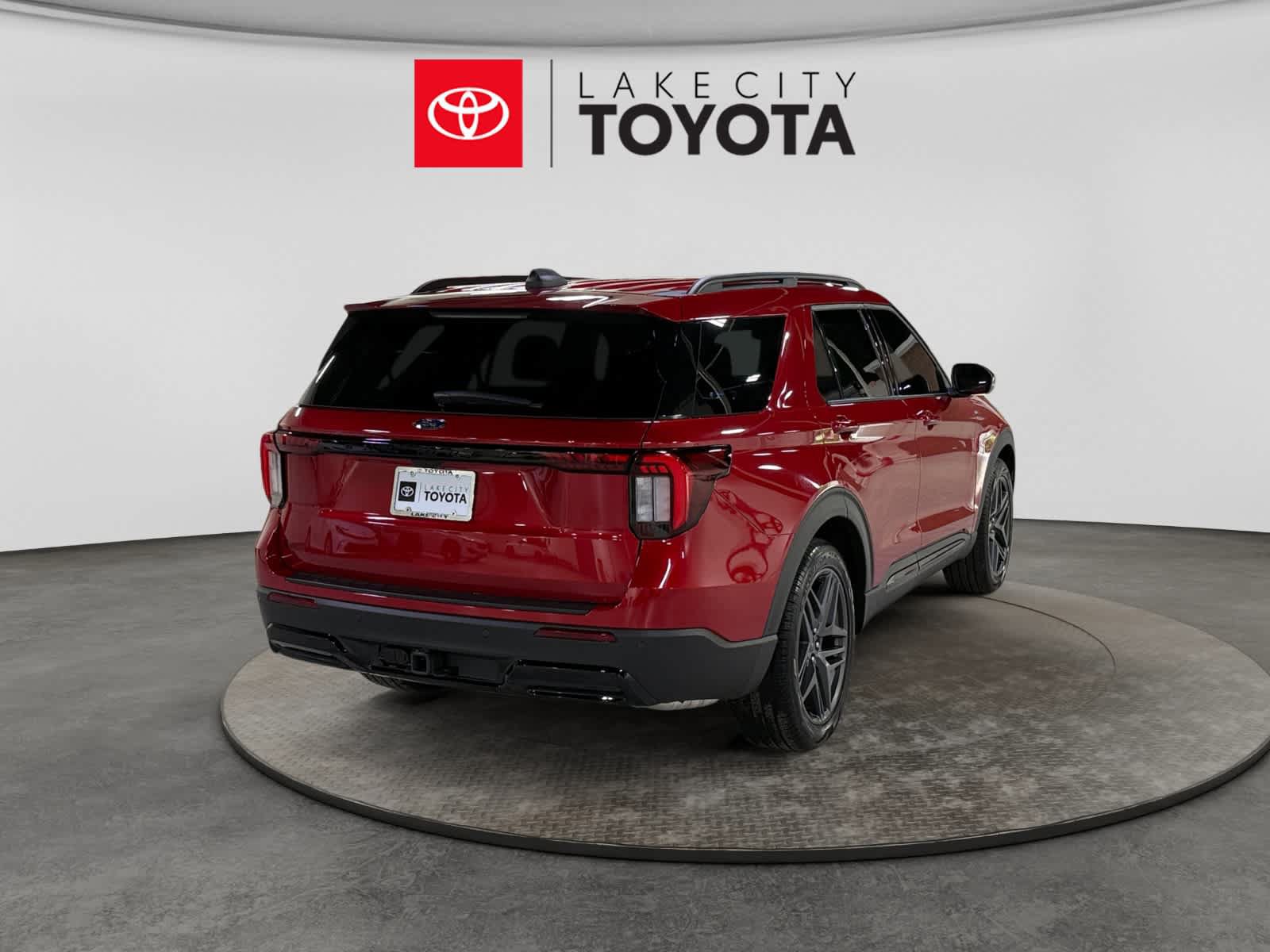 Used 2026 Ford Explorer ST-Line w/ ST-Line Street Pack RWD image 9