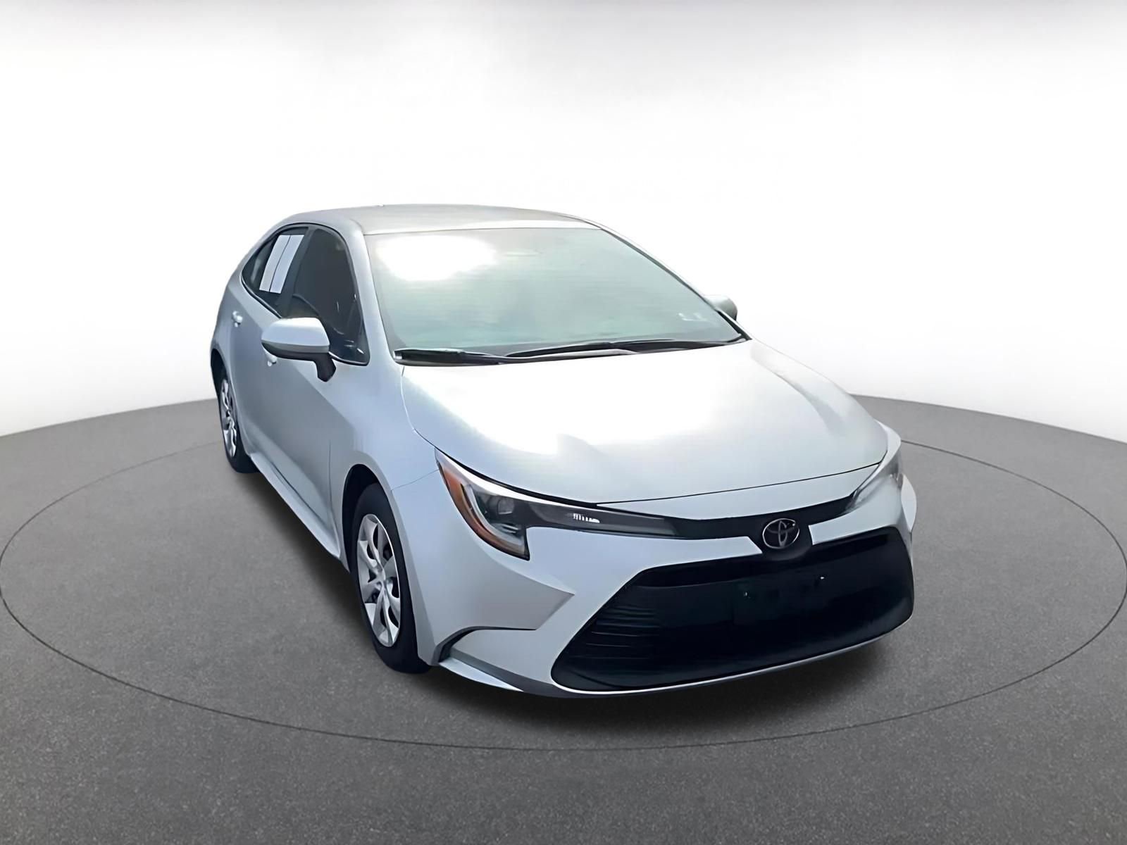 Used 2025 Toyota Corolla LE FWD image 3