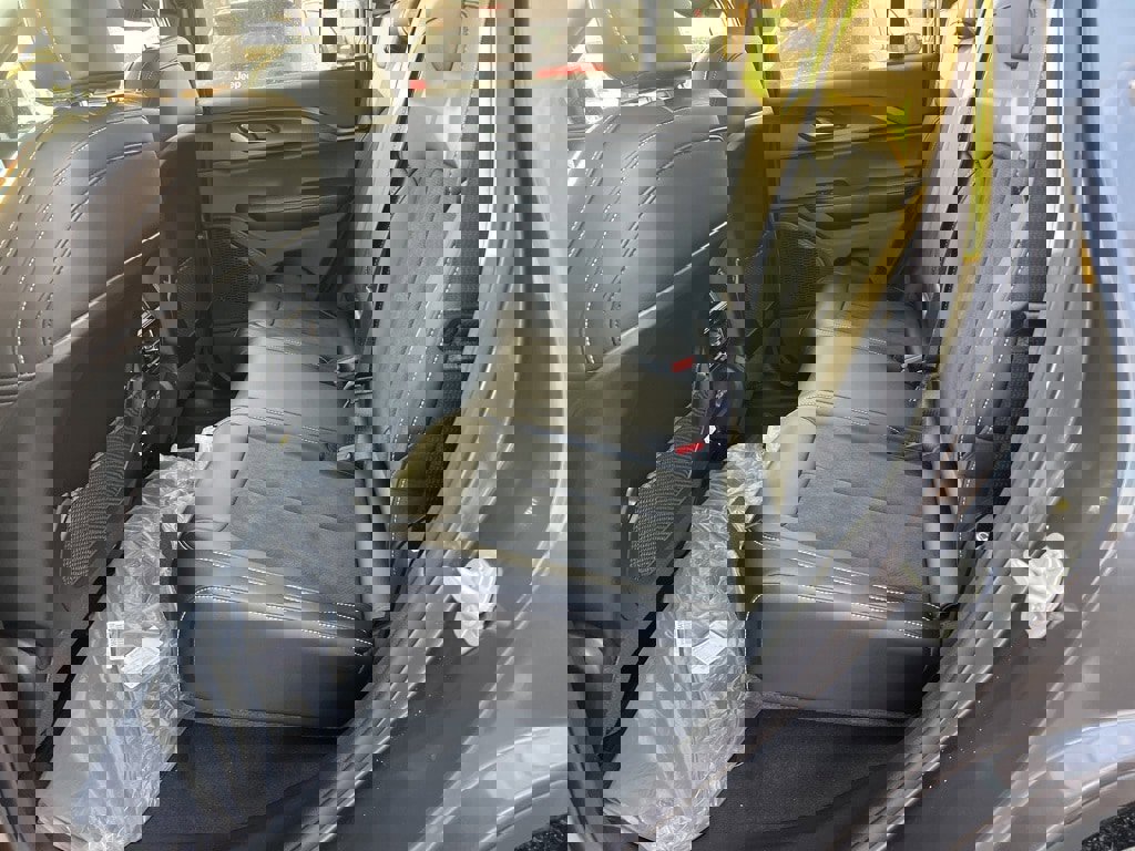 New 2025 Jeep Grand Cherokee Altitude image 17