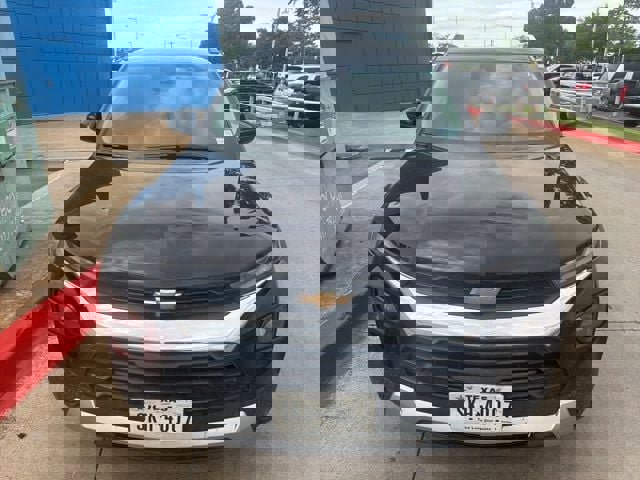 Used 2023 Chevrolet TrailBlazer LT FWD image 2