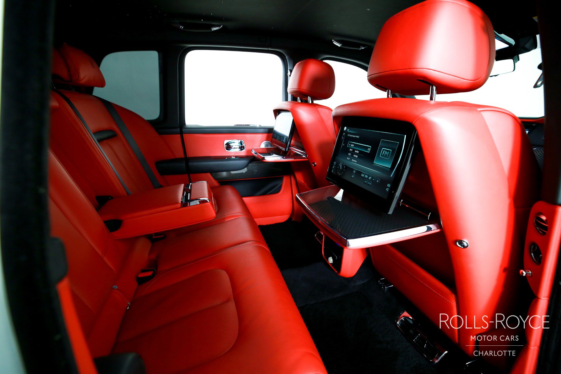 Used 2021 Rolls-Royce Cullinan Black Badge image 31