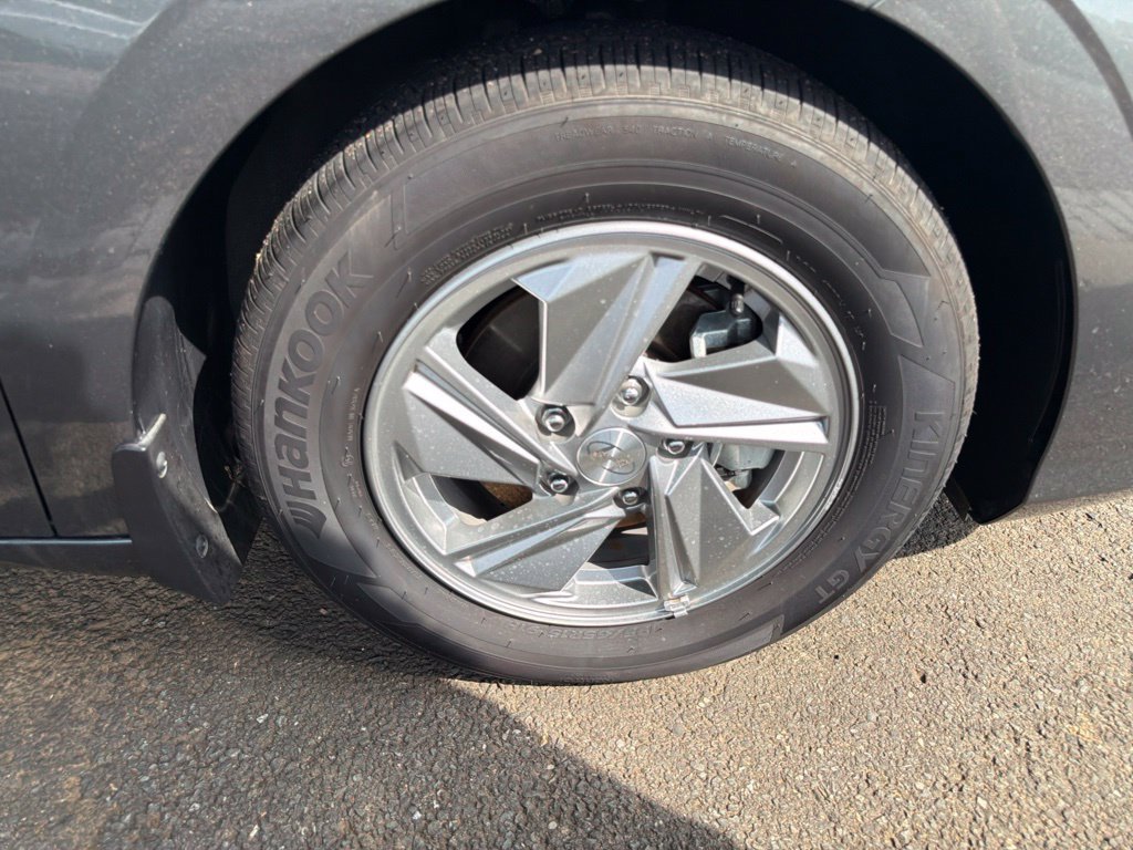 Certified 2026 Hyundai Elantra SE FWD image 8
