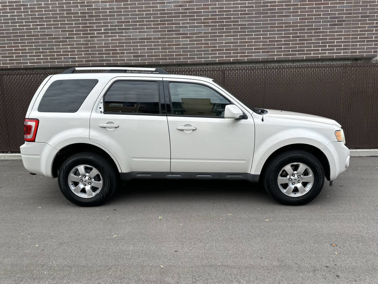 Used 2009 Ford Escape Limited image 7