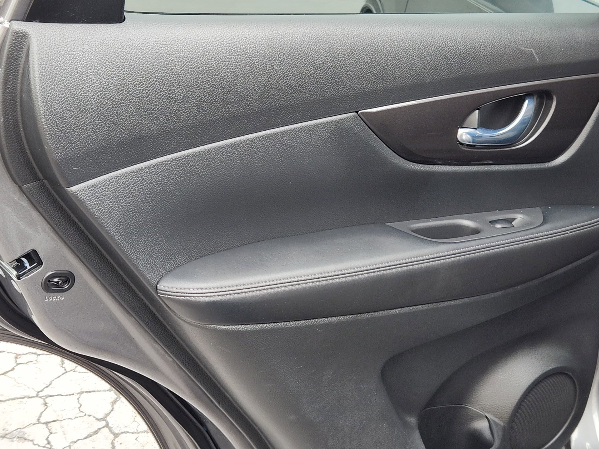 Used 2019 Nissan Rogue SV w/ Premium Package image 19