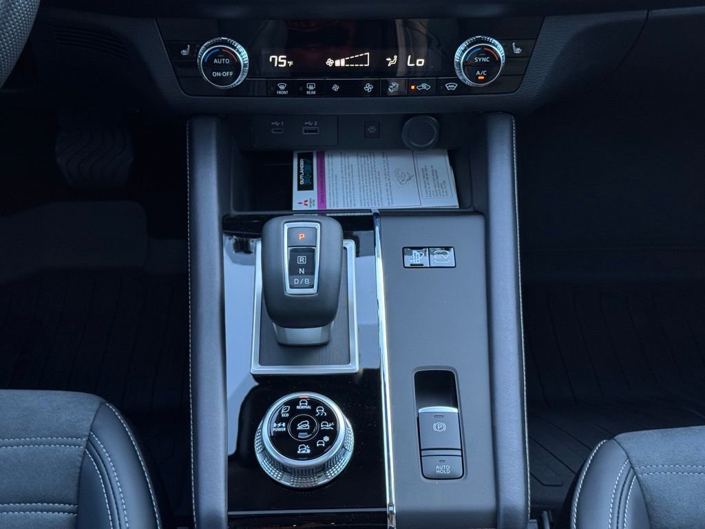 New 2025 Mitsubishi Outlander SE image 23