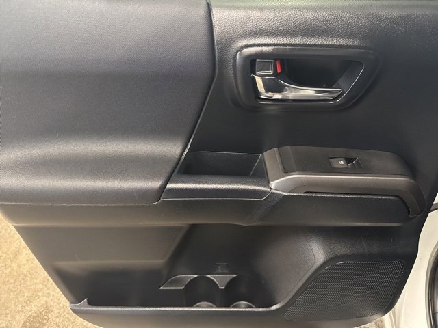 Used 2016 Toyota Tacoma TRD Sport image 20