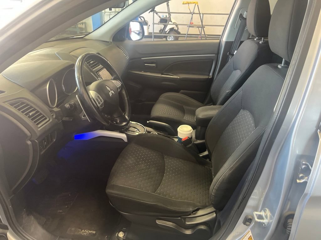 Used 2011 Mitsubishi Outlander Sport SE AWD/4WD image 4
