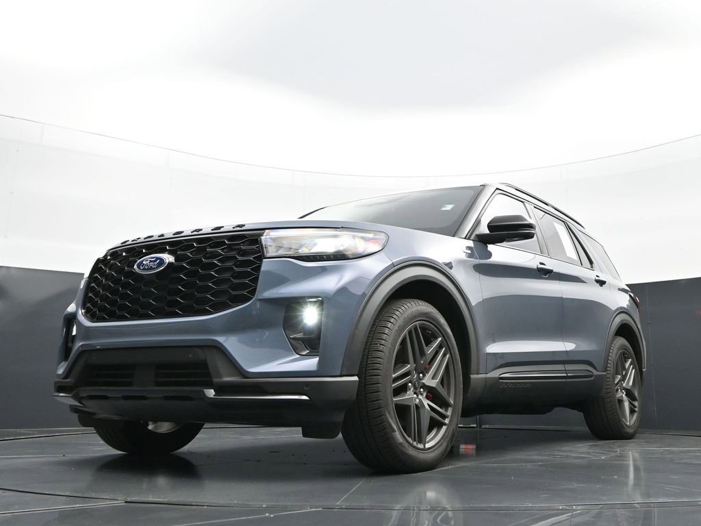 Used 2025 Ford Explorer ST-Line w/ Premium Package RWD image 31