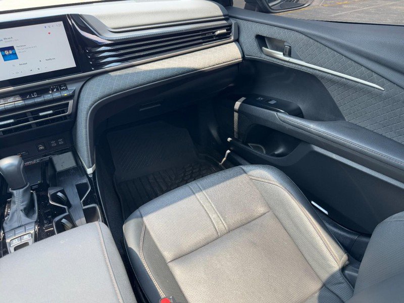 Used 2025 Toyota Camry XLE FWD image 15