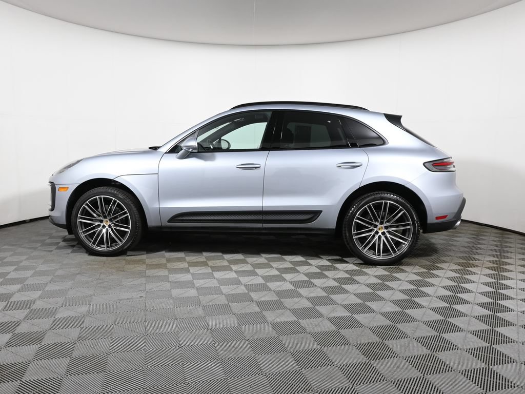 Used 2026 Porsche Macan AWD/4WD image 2