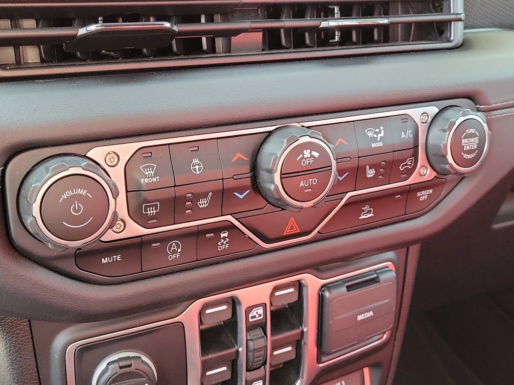 Used 2024 Jeep Wrangler Unlimited Rubicon w/ XTREMEE 35" Tire Package image 30