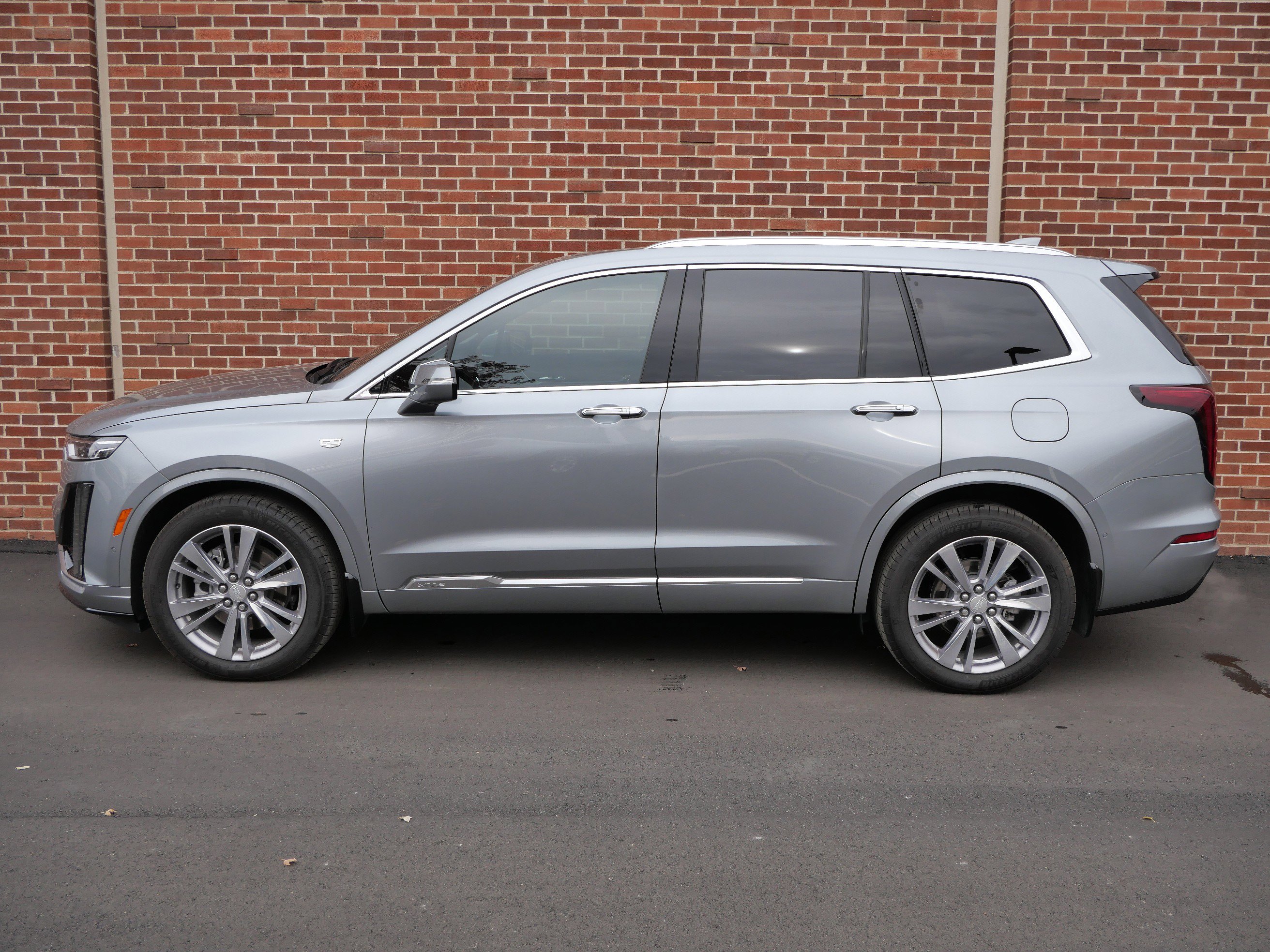 Certified 2024 Cadillac XT6 Premium Luxury w/ Technology Package image 2