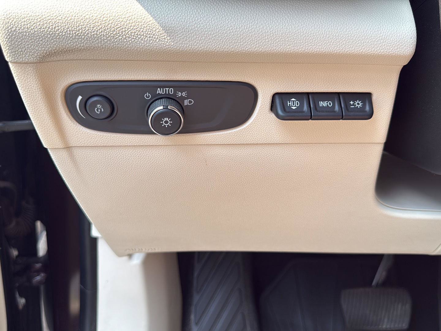 Used 2021 Buick Envision Avenir w/ Technology Package II AWD/4WD image 12