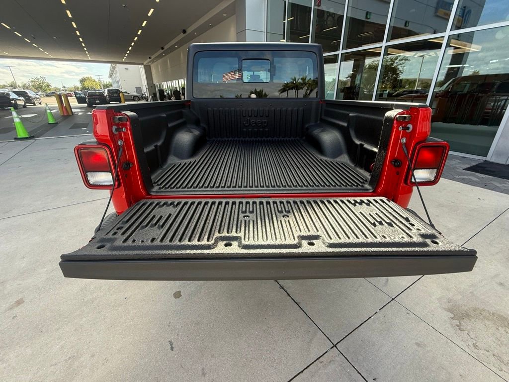Certified 2025 Jeep Gladiator Sport image 36