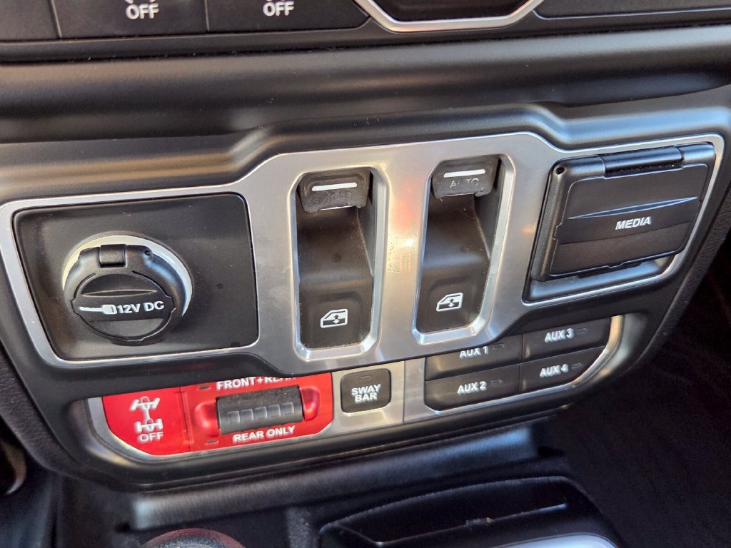 Used 2018 Jeep Wrangler Rubicon AWD/4WD image 21
