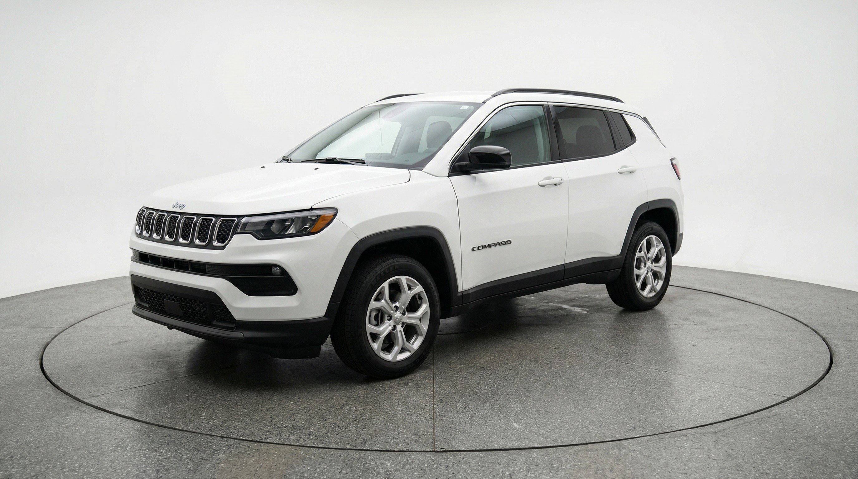 Used 2025 Jeep Compass Latitude AWD/4WD image 3