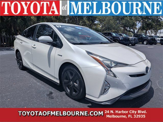 Used 2017 Toyota Prius Four Touring w/ Appearance Package FWD image 1