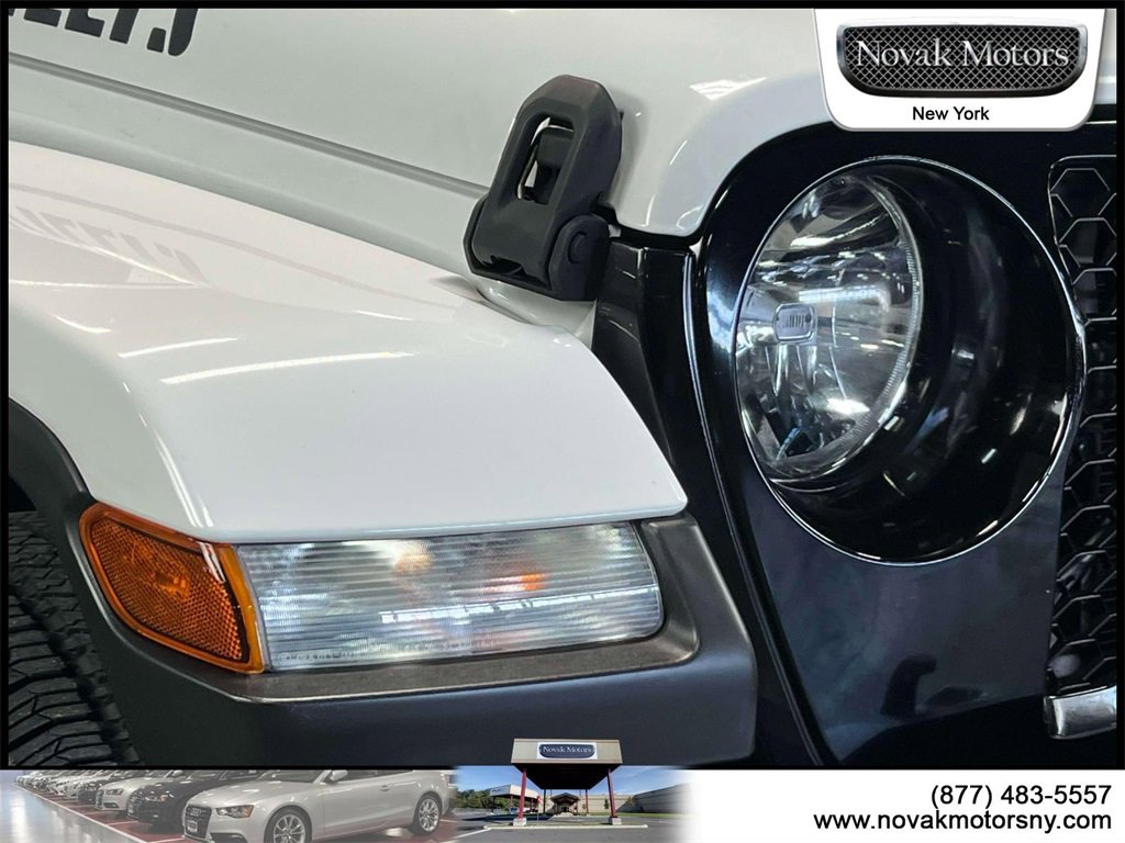 Used 2021 Jeep Gladiator Willys image 10