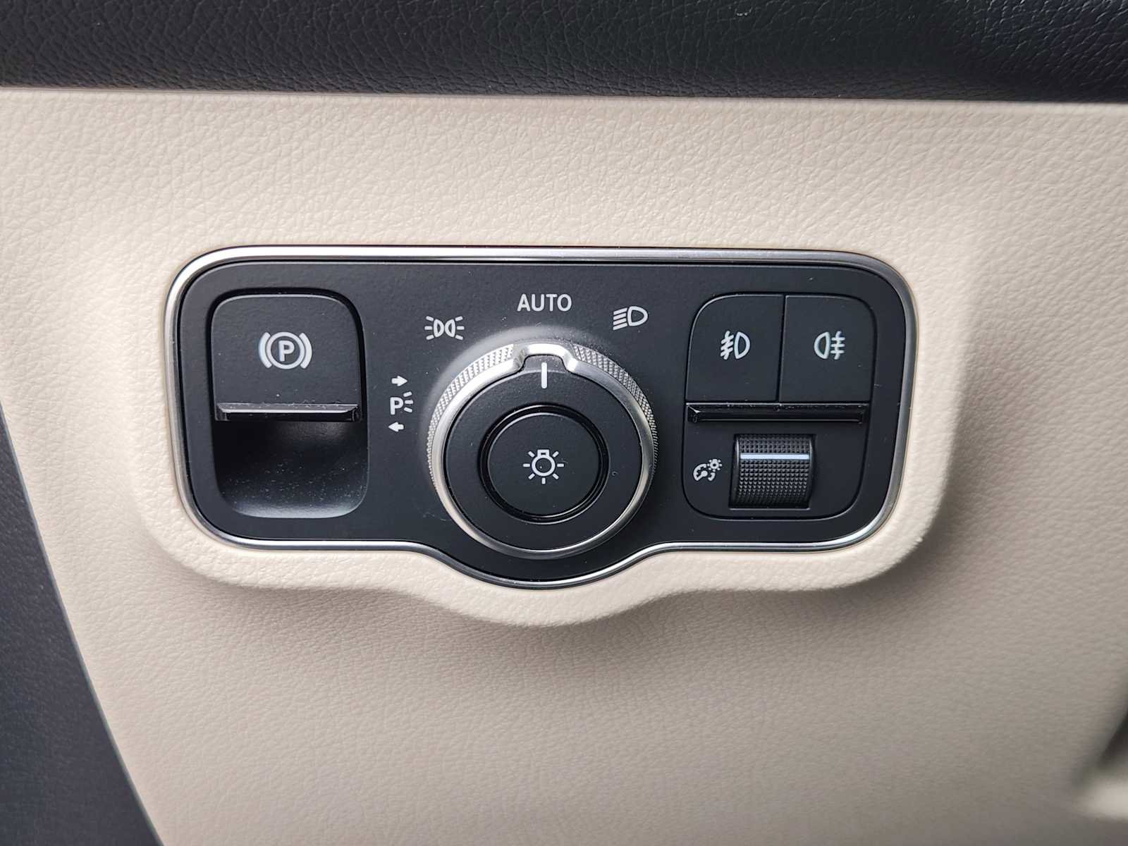 Used 2022 Mercedes-Benz GLB 250 4MATIC image 24