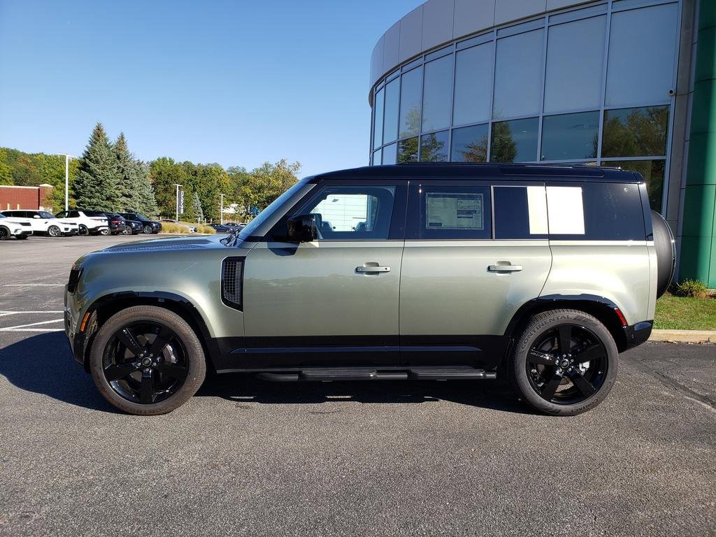 New 2025 Land Rover Defender 110 X-Dynamic SE image 8