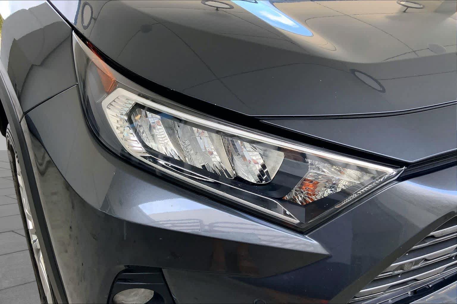 Used 2020 Toyota RAV4 Limited FWD image 26