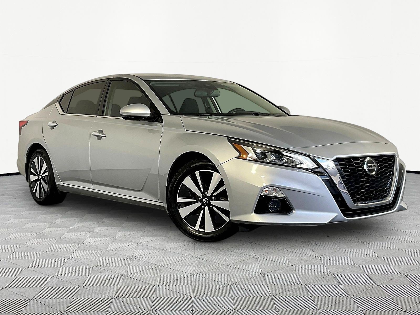 Used 2020 Nissan Altima 2.5 SV FWD image 3