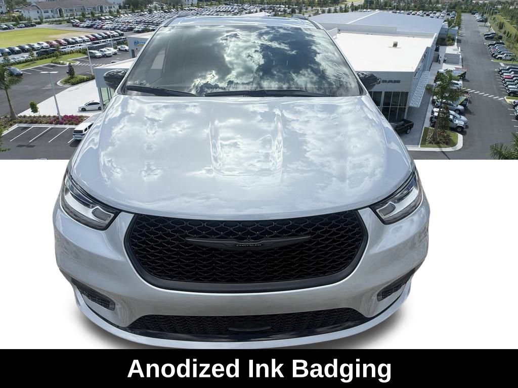 New 2026 Chrysler Pacifica Limited w/ S Appearance Package image 9