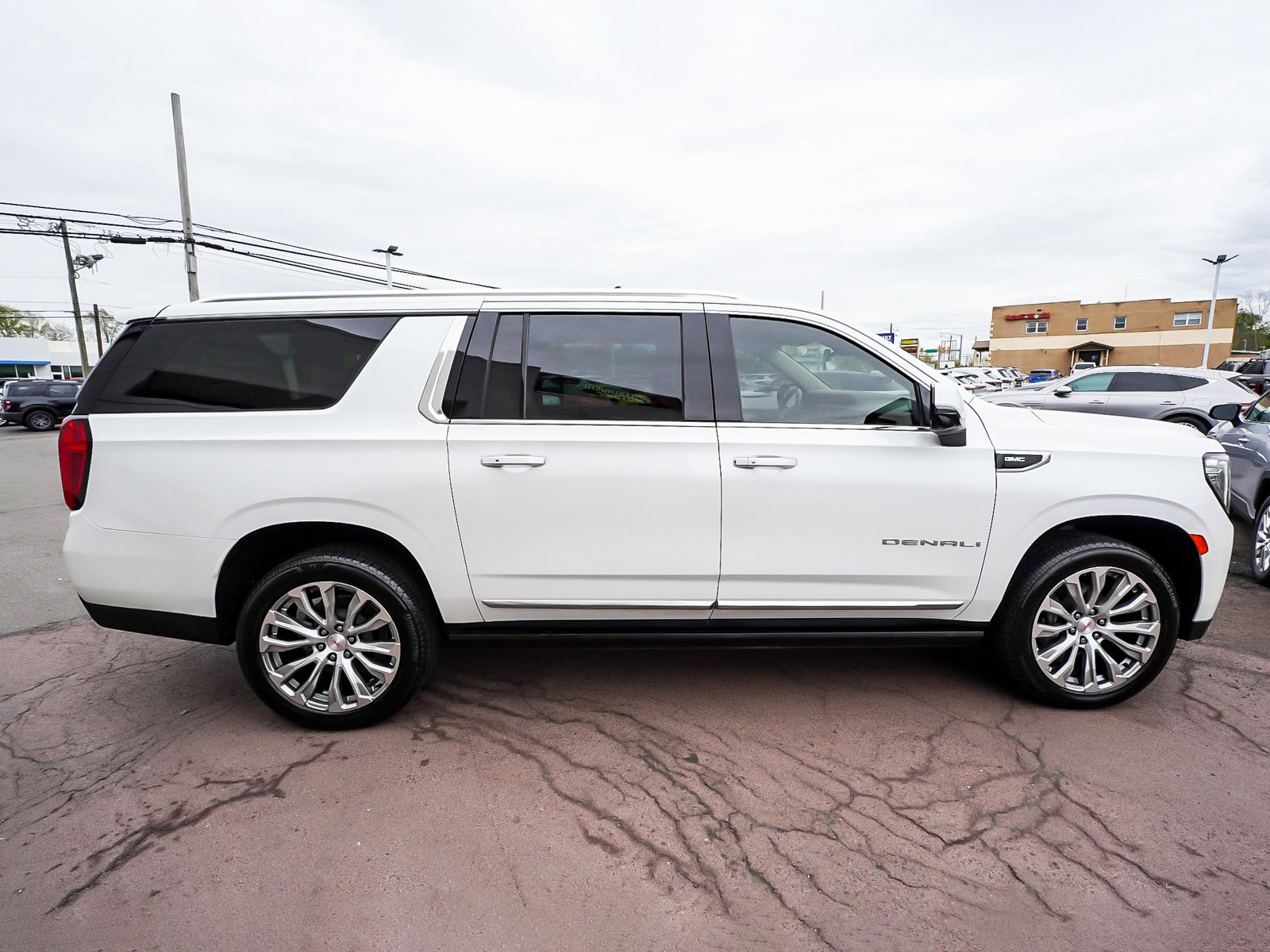 Used 2022 GMC Yukon XL Denali w/ Max Trailering Package AWD/4WD image 47