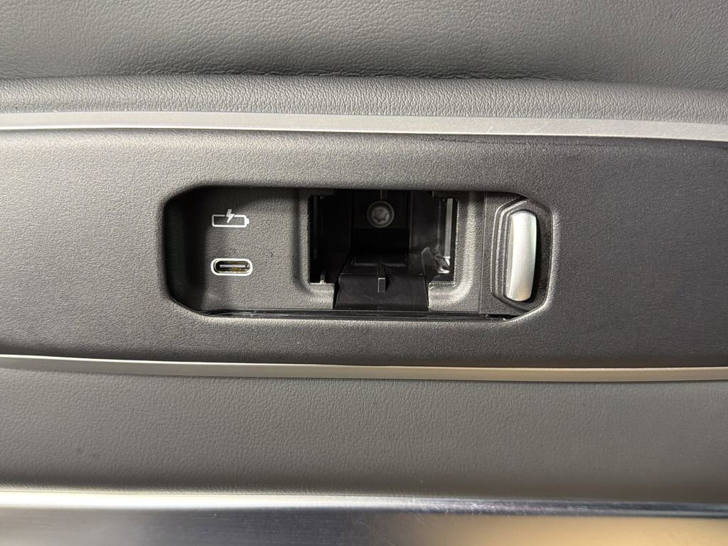 Used 2024 BMW X7 M60i w/ Executive Package image 24