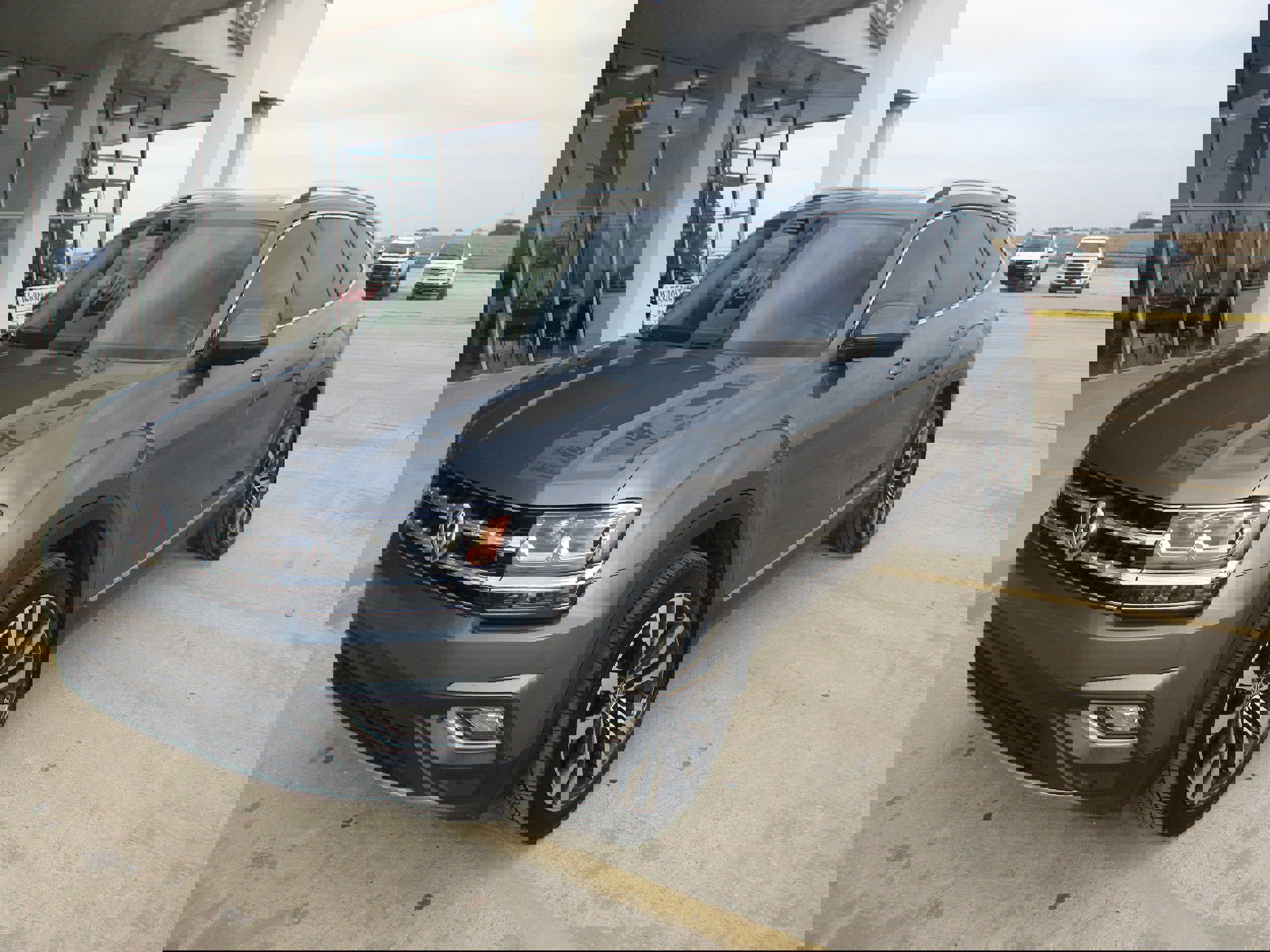 Used 2019 Volkswagen Atlas SEL Premium image 2