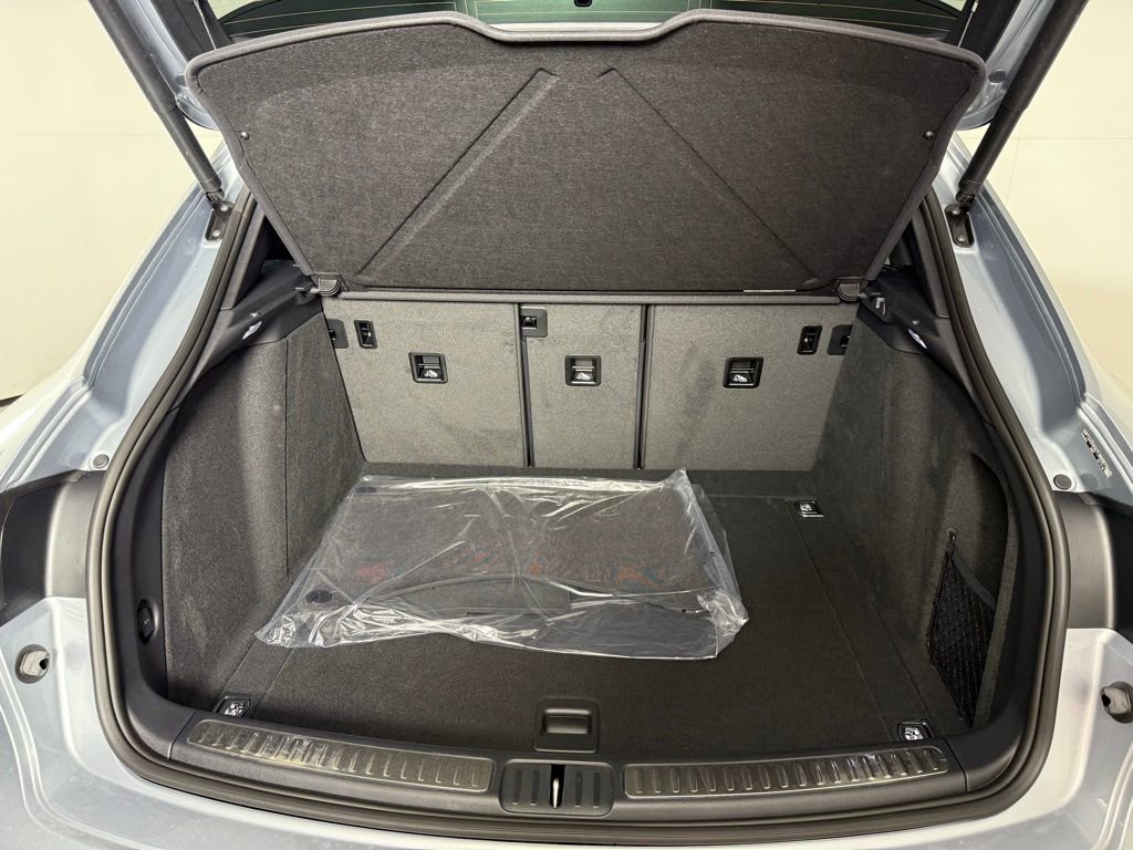 New 2026 Porsche Macan image 17